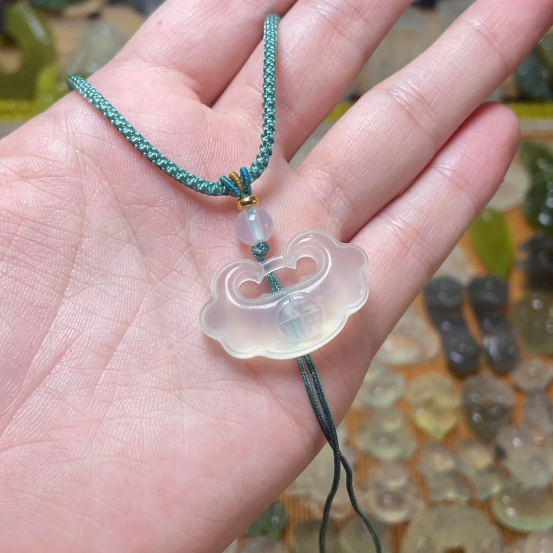 蛇纹石玉吊坠未镶嵌