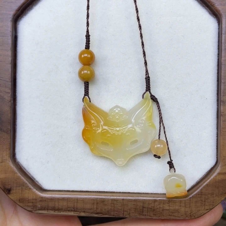 玛瑙/玉髓未镶嵌颈饰狐狸面具