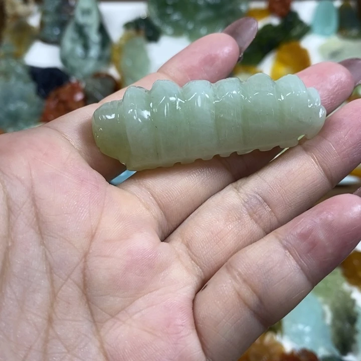 未镶嵌蛇纹石玉吊坠