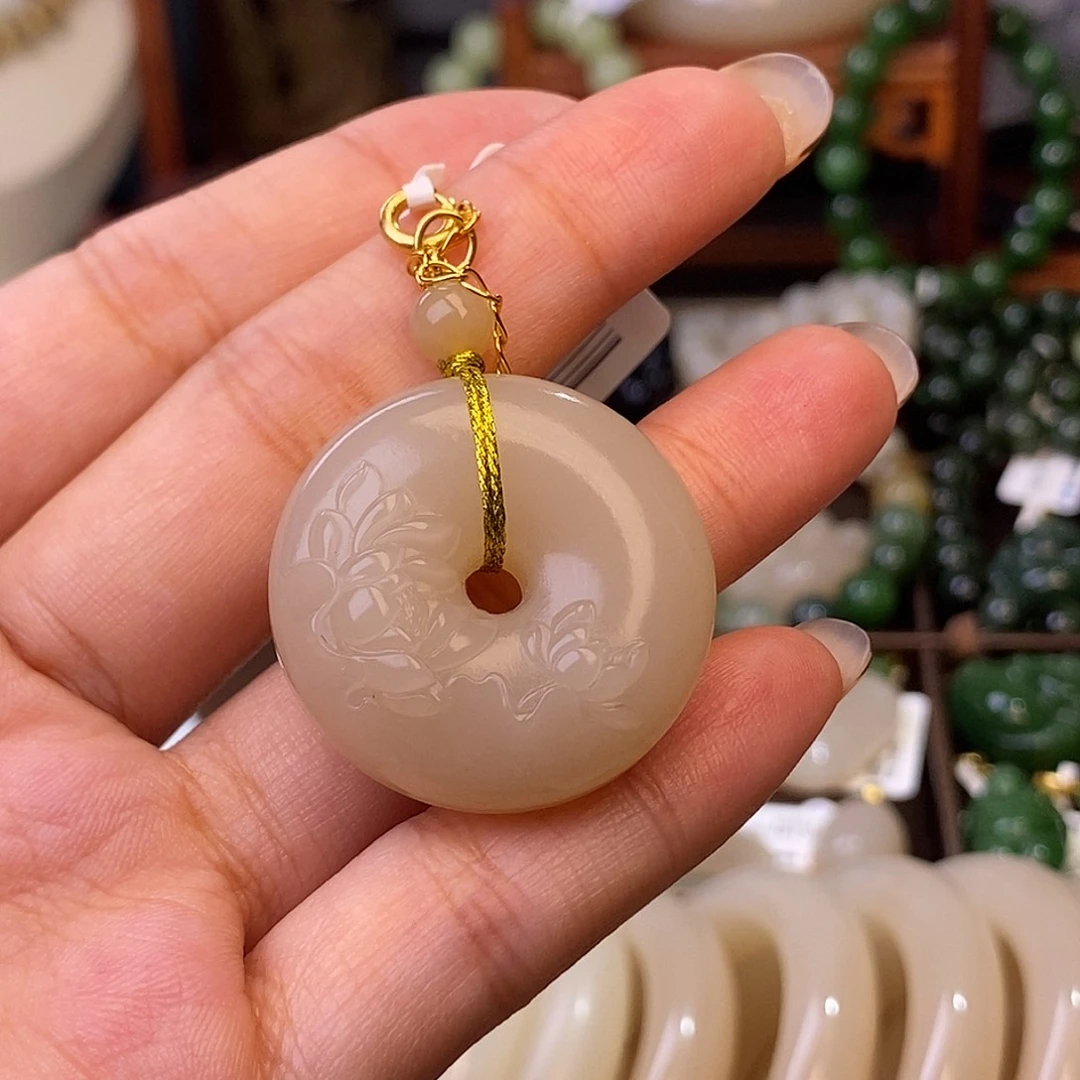 和田玉清货价藕粉银并蒂莲平安扣未镶嵌