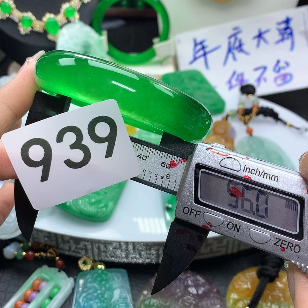 翡翠吊坠(赠链)未镶嵌