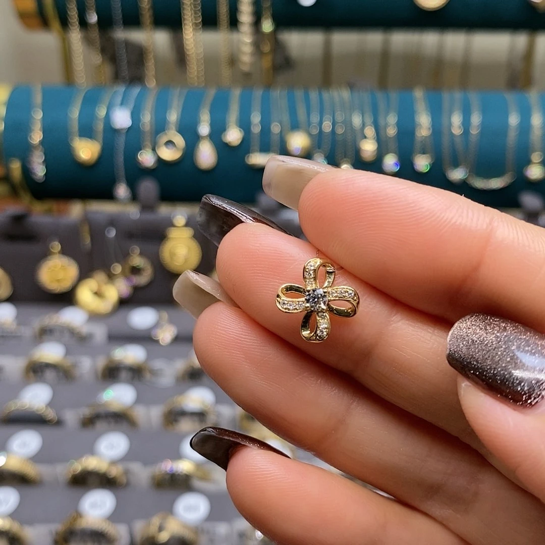 钻石吊坠不含链18K金镶嵌天然钻石