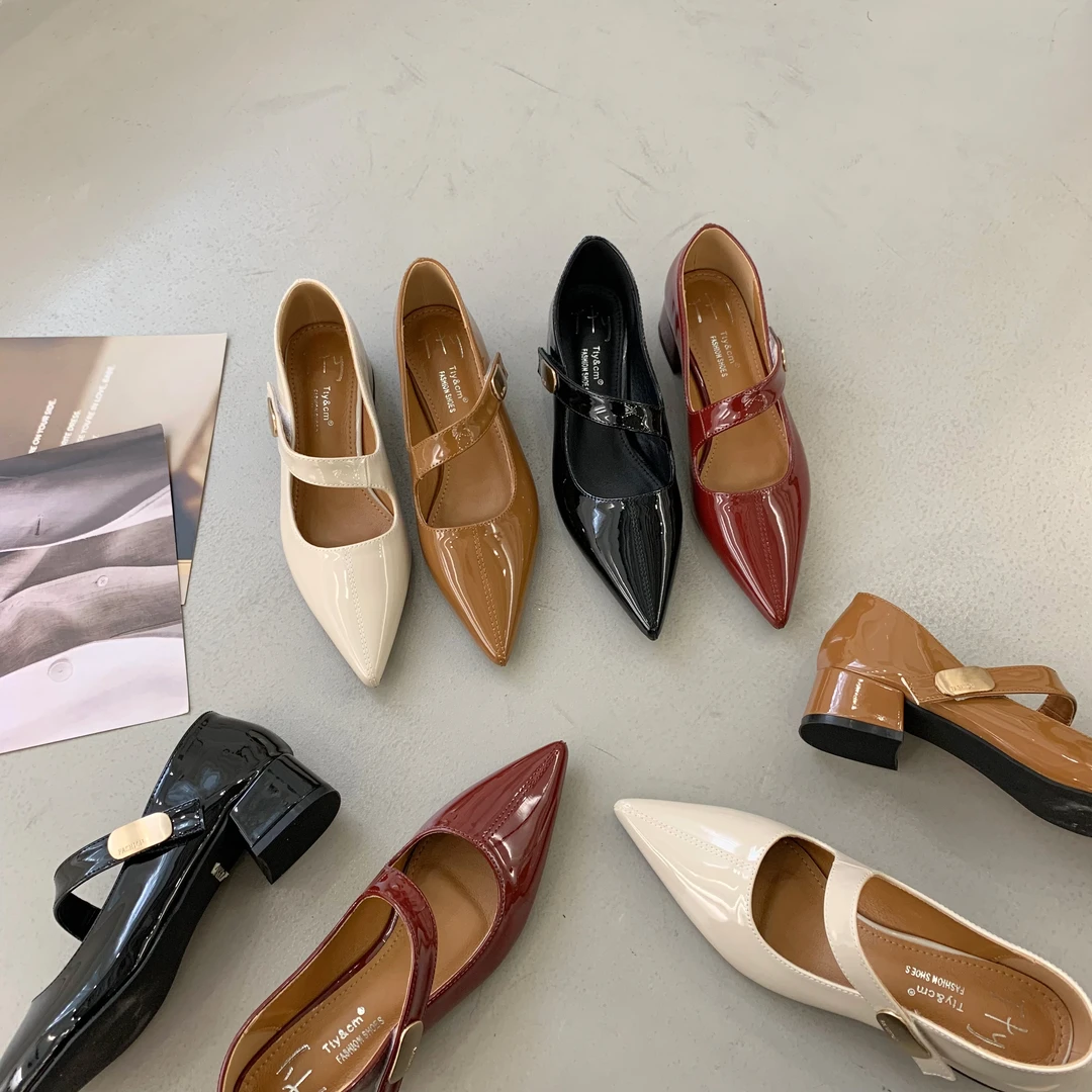 气质尖头玛丽珍鞋百搭单鞋女2025新款粗跟魔术贴法式配裙子奶奶鞋