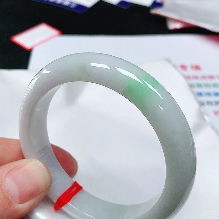 翡翠手镯未镶嵌翡翠手镯未镶嵌