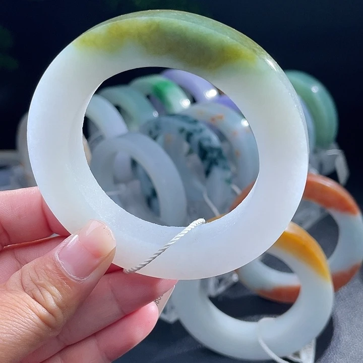 定制翡翠未镶嵌翡翠手镯
