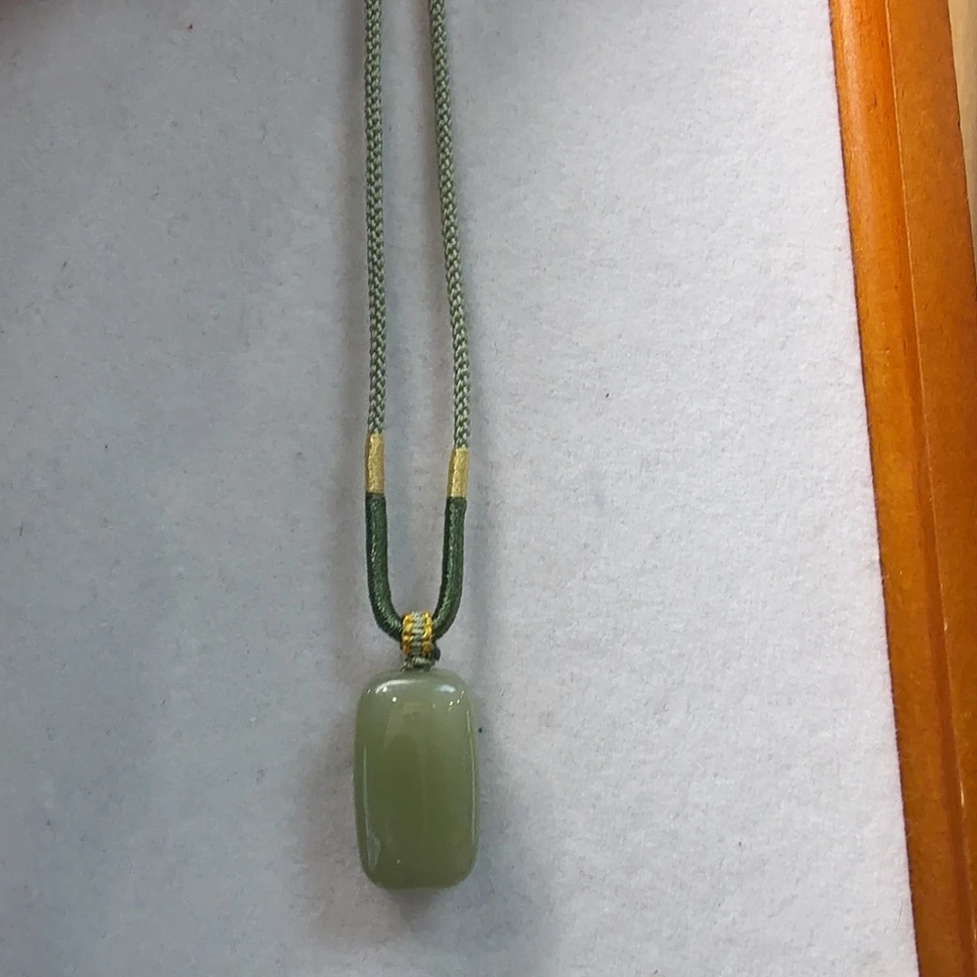 海***。和田玉未镶嵌颈饰