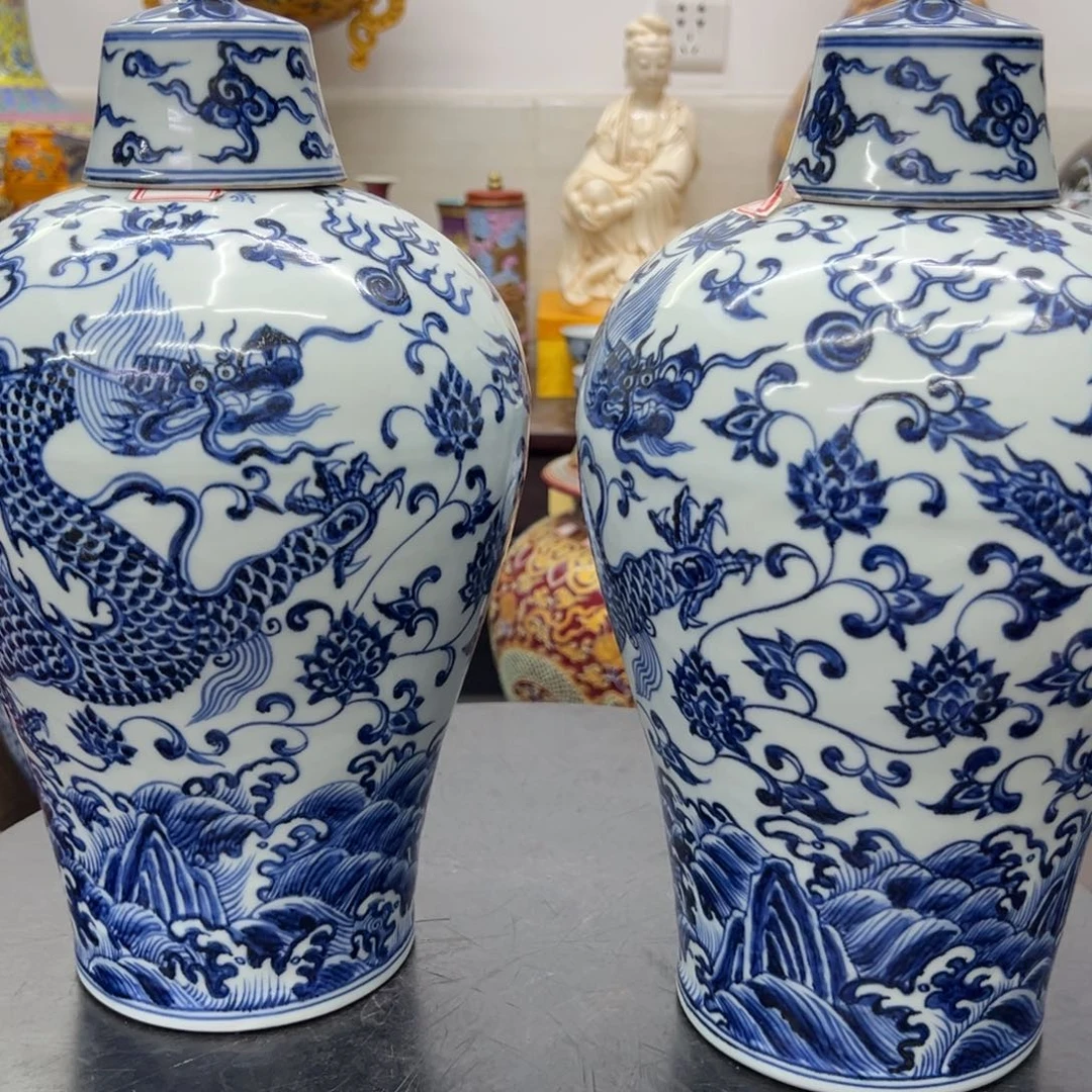 宝***行精美陶瓷摆件立件