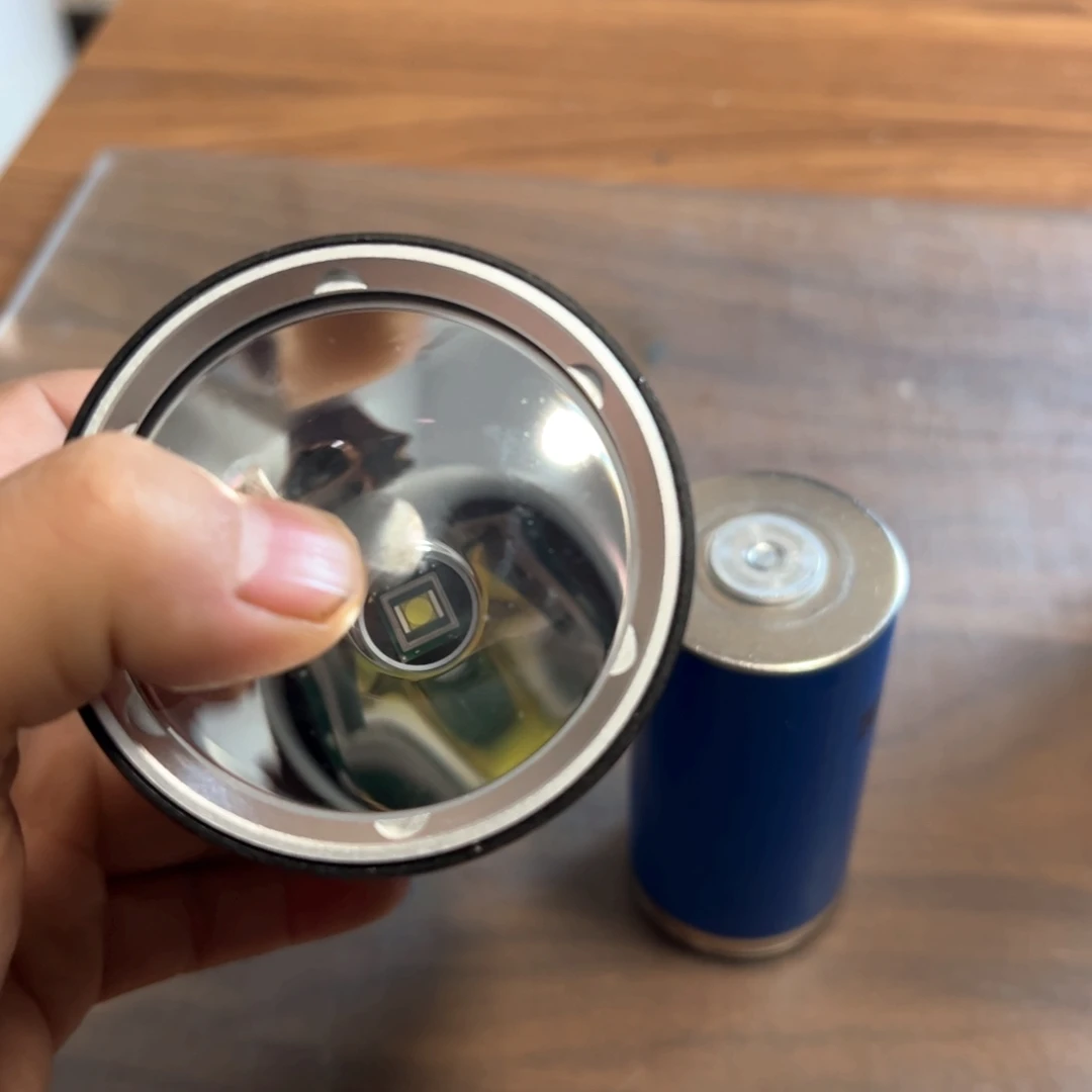 46950强光照射手电筒