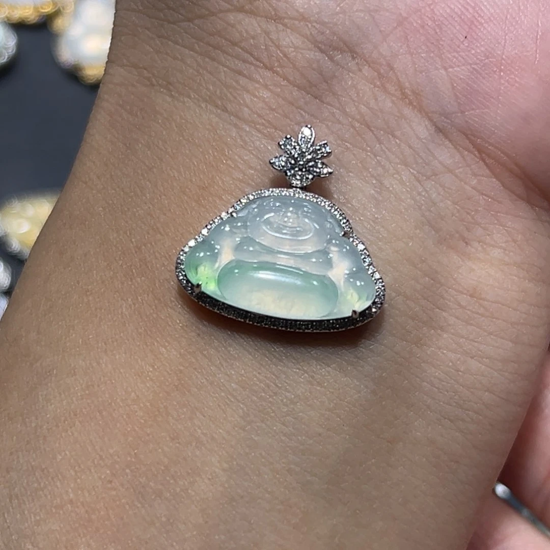 翡翠18K金镶嵌颈饰吊坠