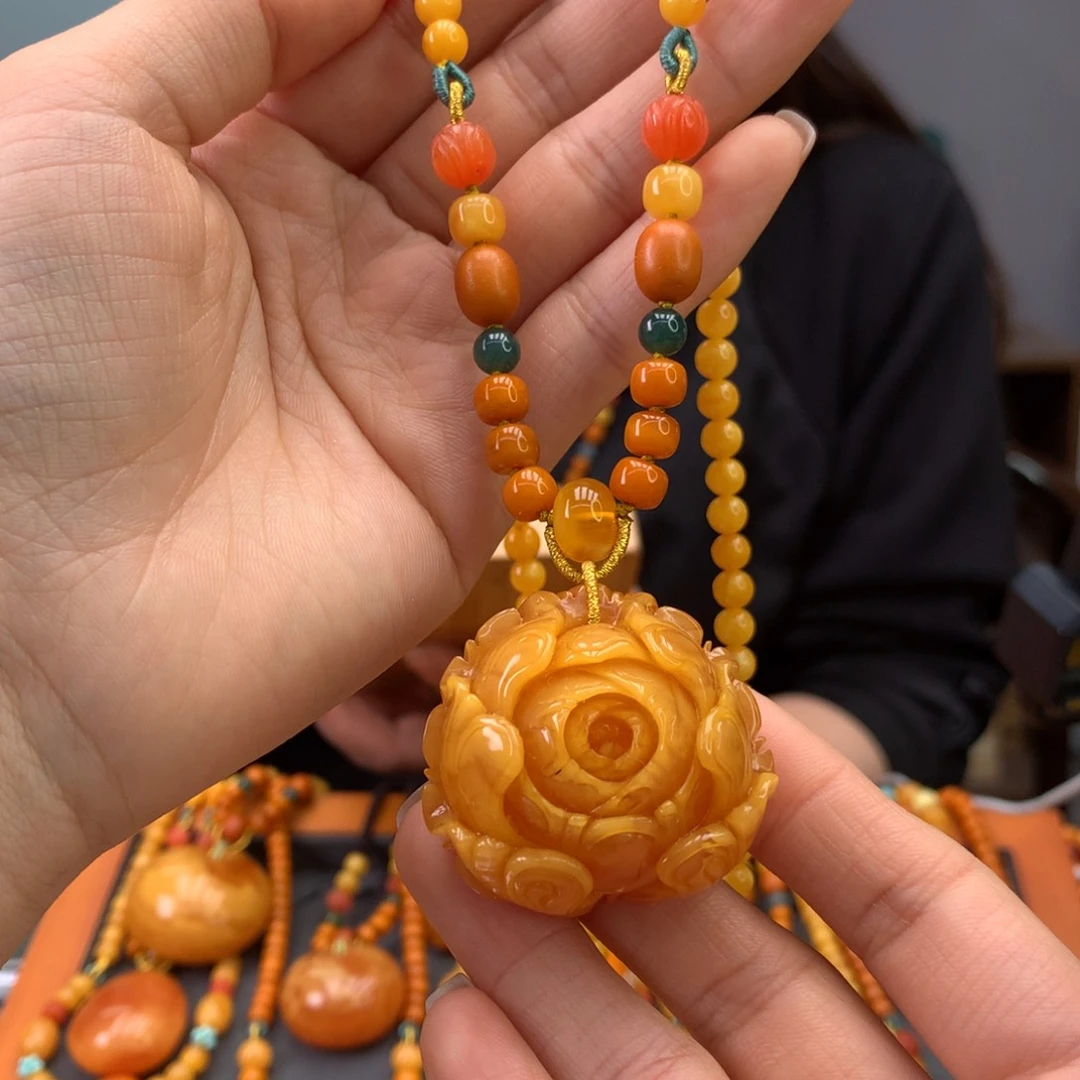 蜜蜡颈饰未镶嵌牡丹花