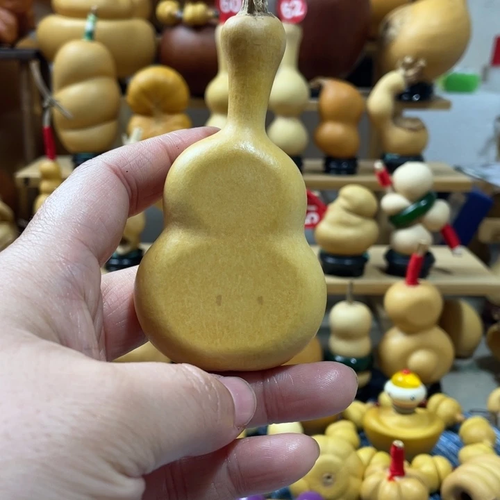 何***L18美好的一天从吃瓜开始