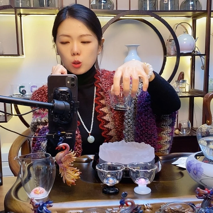 手工艺品玻璃深色底花主人杯