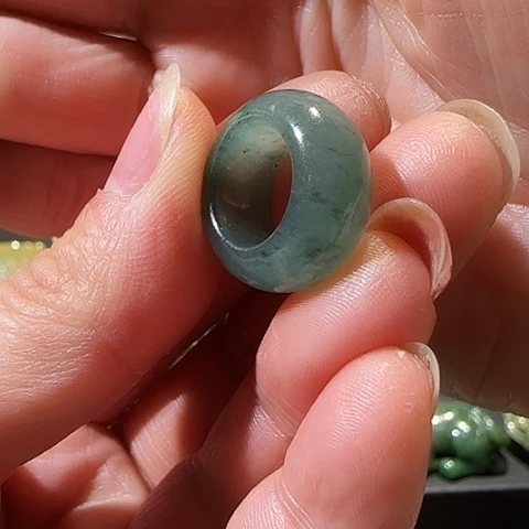 翡翠耳饰未镶嵌九****翅