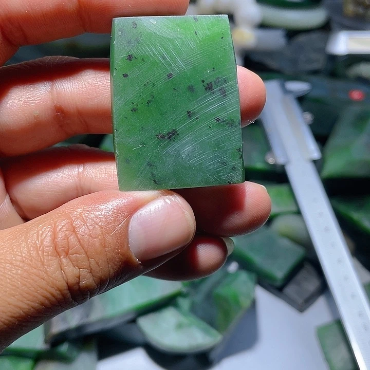 和田玉（碧玉）未镶嵌珠宝奇石