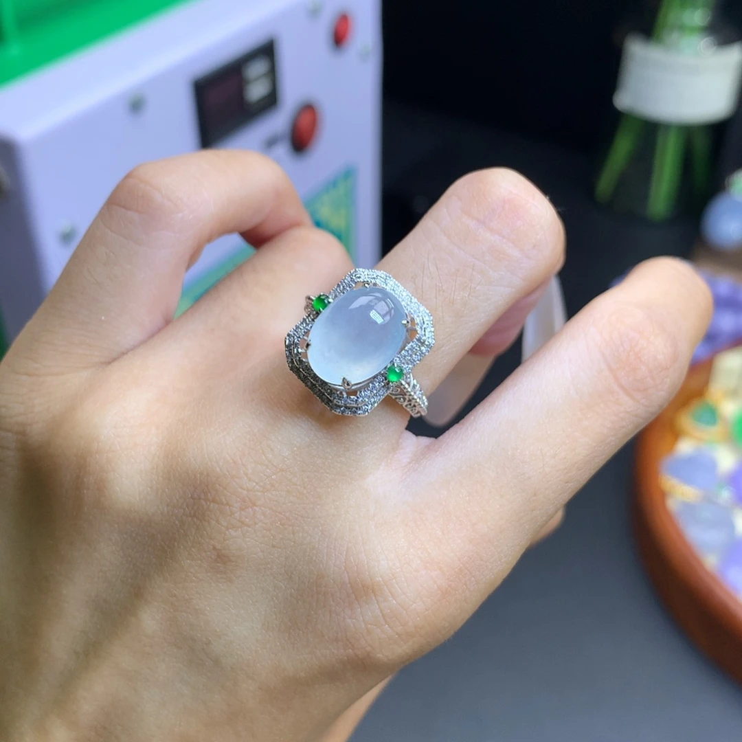 星***辰翡翠18K金镶嵌颈饰