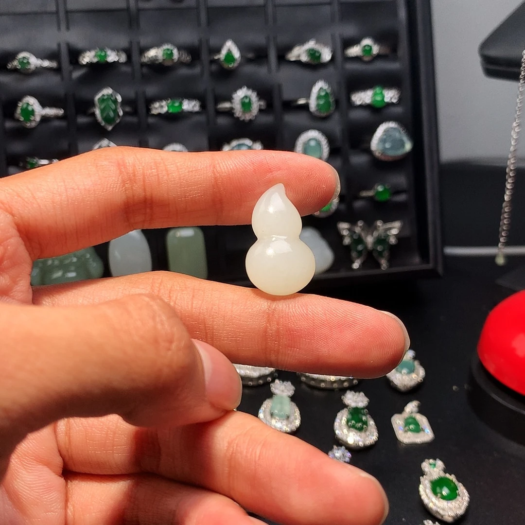 和田玉未镶嵌吊坠(不含链)