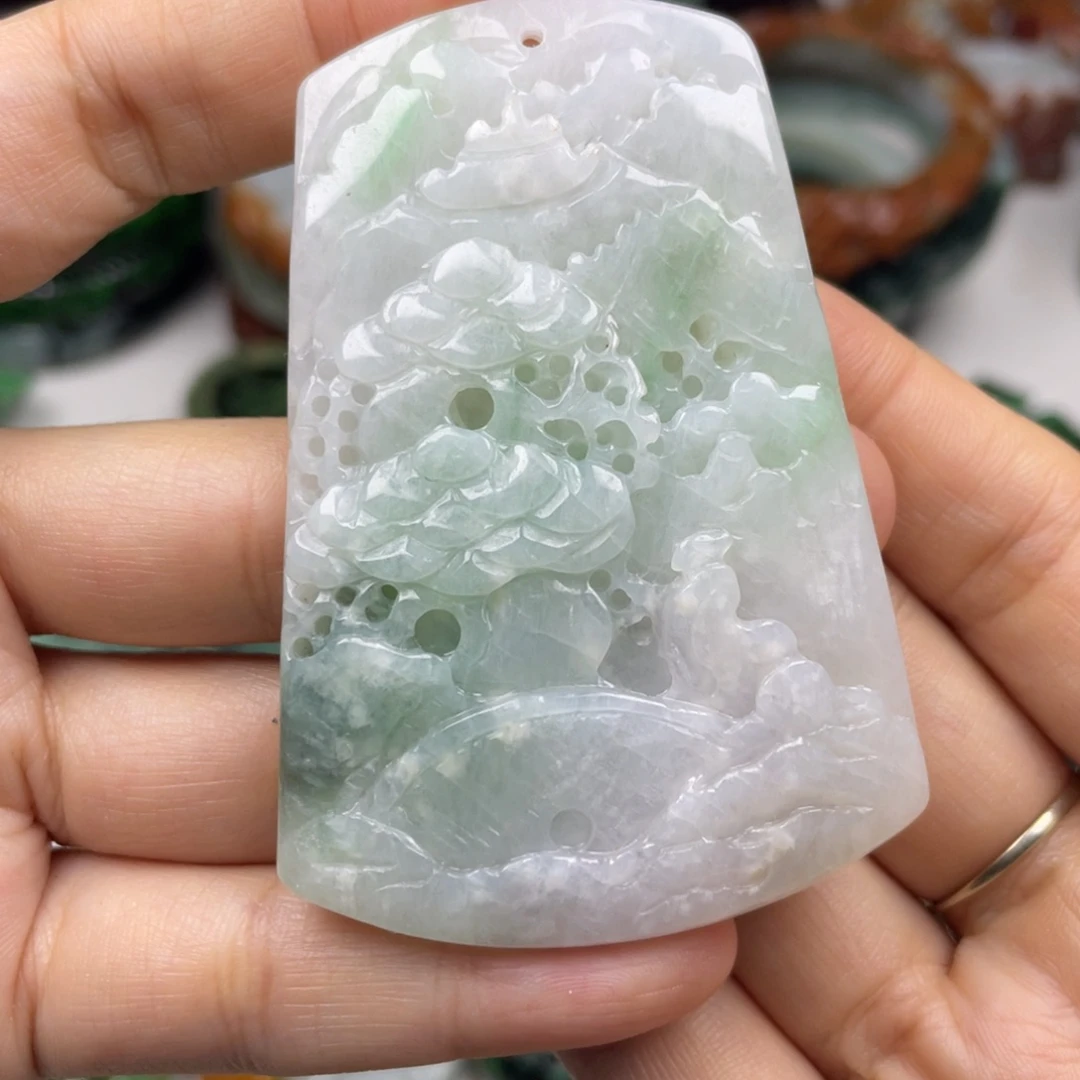 翡翠未镶嵌颈饰牌子