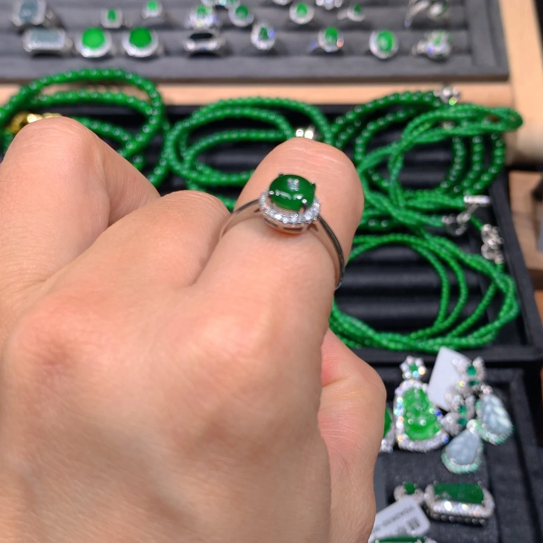 翡翠耳饰未镶嵌天然