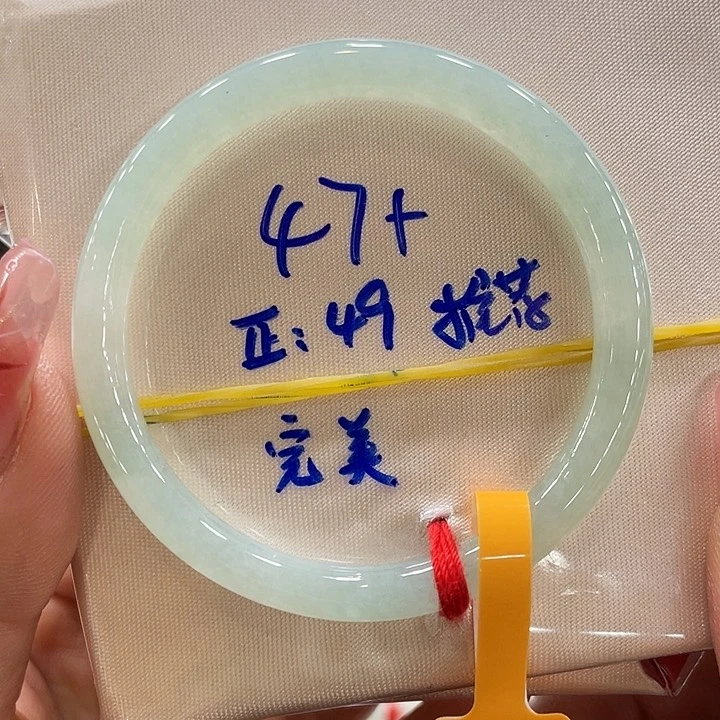 翡翠手镯未镶嵌翡翠手镯