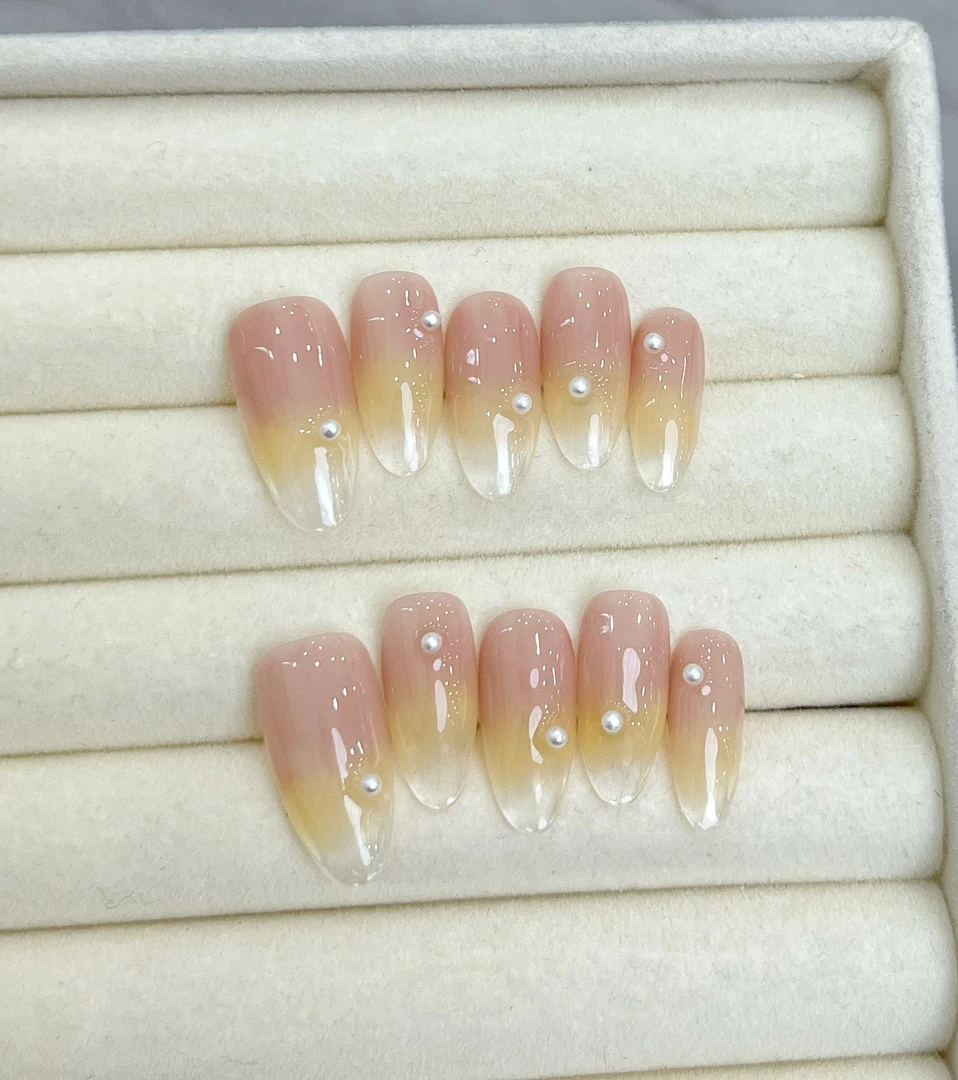 【菠萝包】珍珍手工穿戴甲温柔奶呼呼黄色晕染珍珠可拆卸美甲贴片