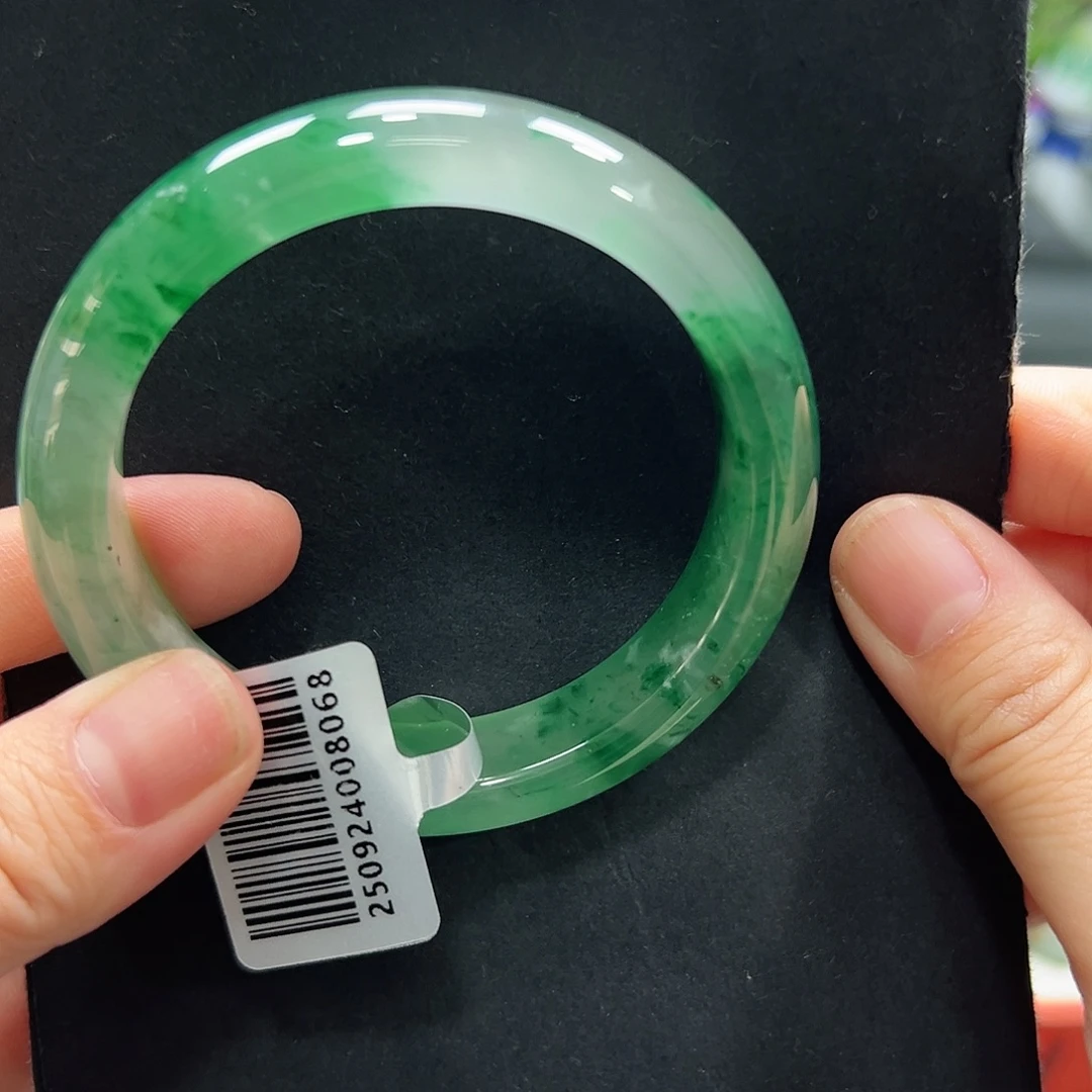 石英质玉（非洲翠）未镶嵌手镯