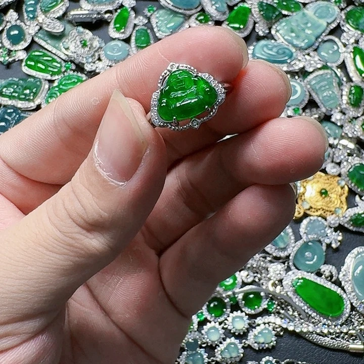 翡翠颈饰未镶嵌天然A货翡翠放漏