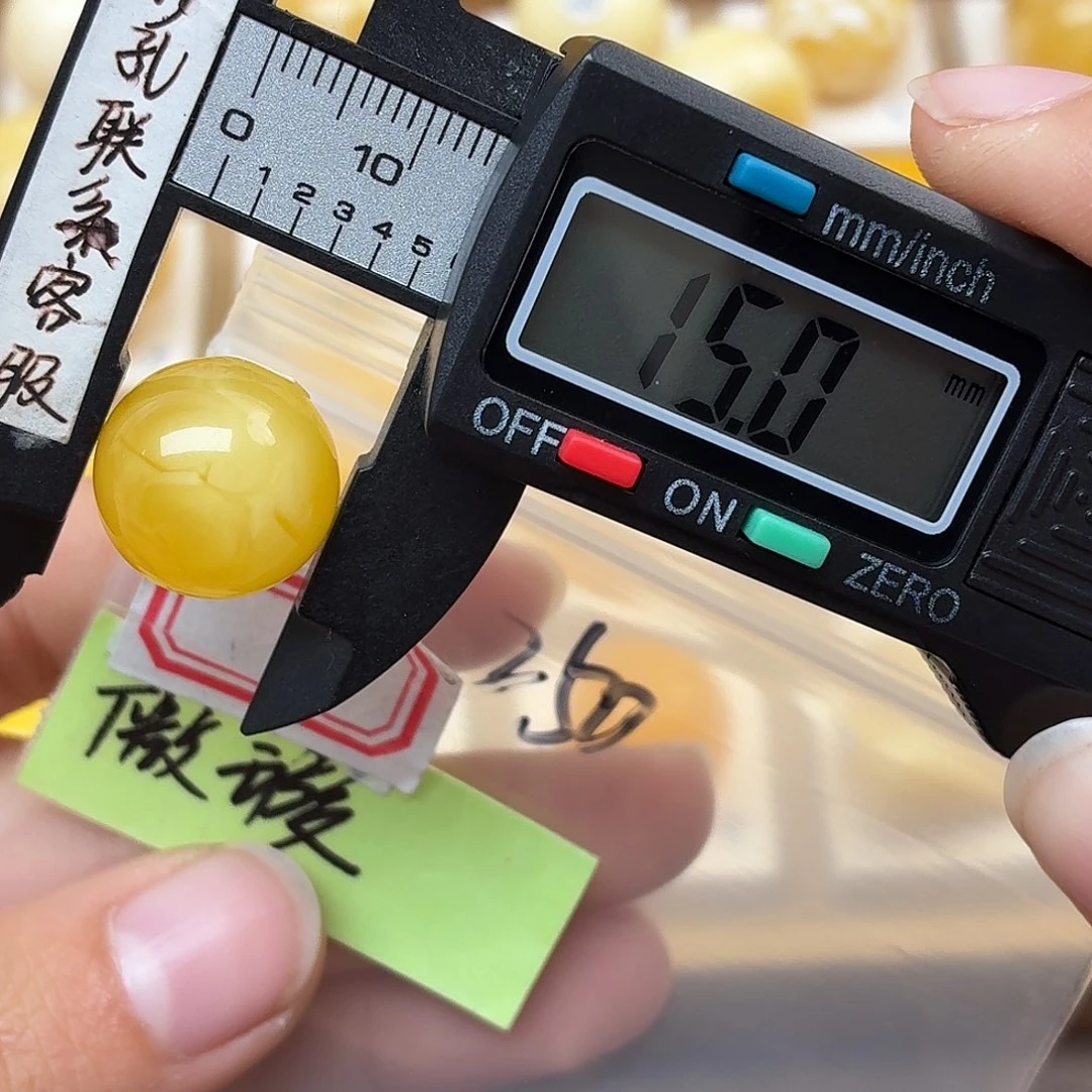 大***烫蜜蜡未镶嵌裸石蜜蜡