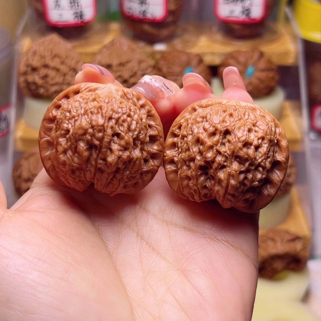 文玩核桃吊坠39尺血麒麟