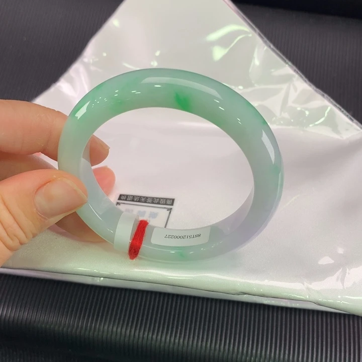 翡翠未镶嵌手镯正圈53