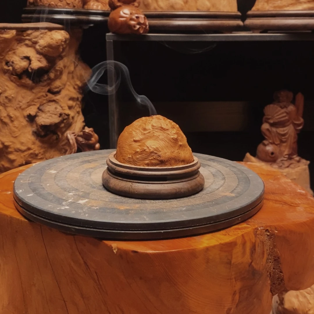 子***.荔枝木随形香炉一个