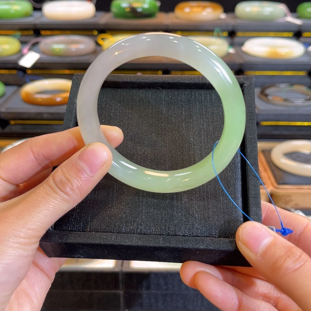 和田玉未镶嵌手镯56 57