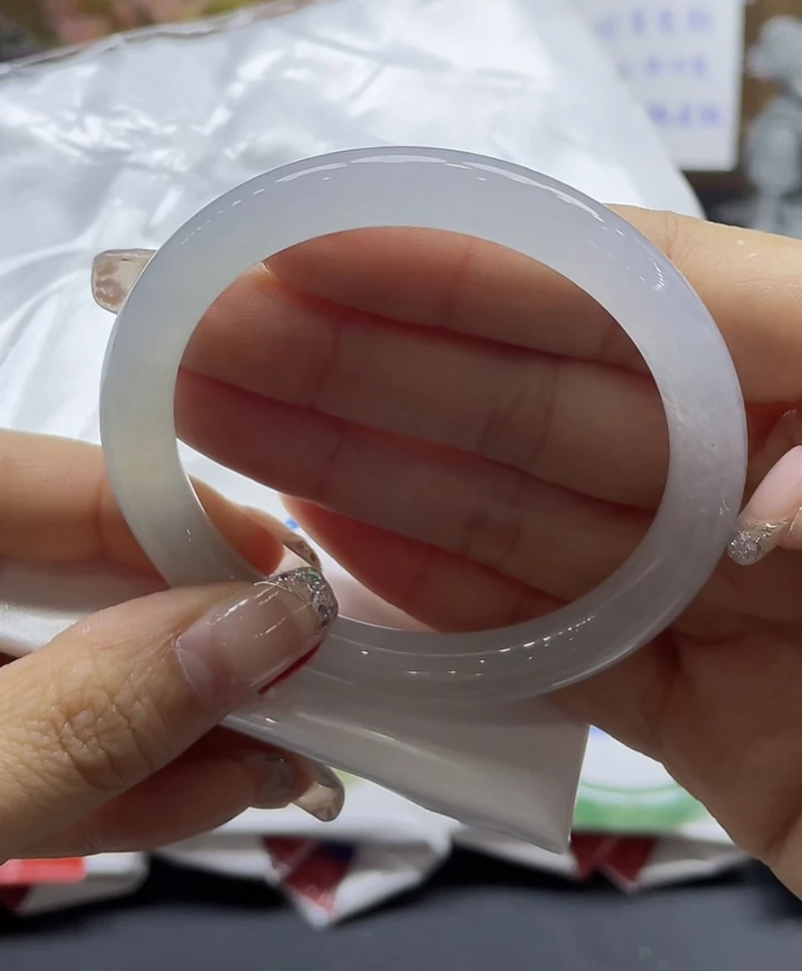 （种水货）55圈冰透白月光圆条翡翠手镯