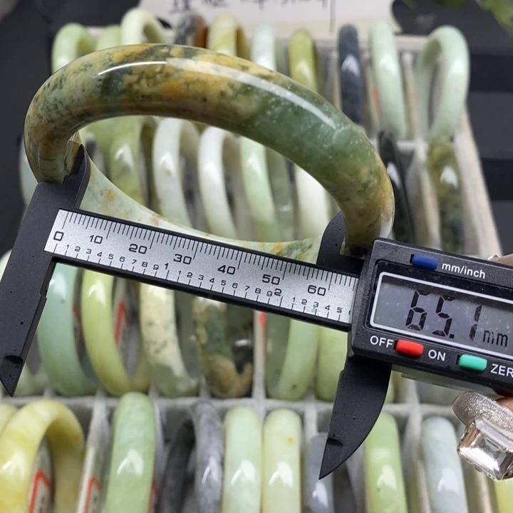 蛇纹石玉手镯541未镶嵌