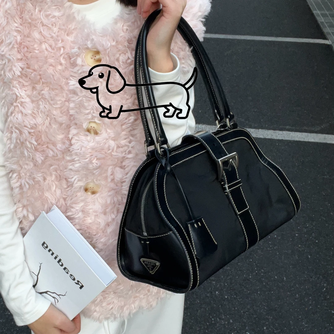 95新 Prada/普拉达 黑色尼龙拼皮侧标保龄球单肩手提包