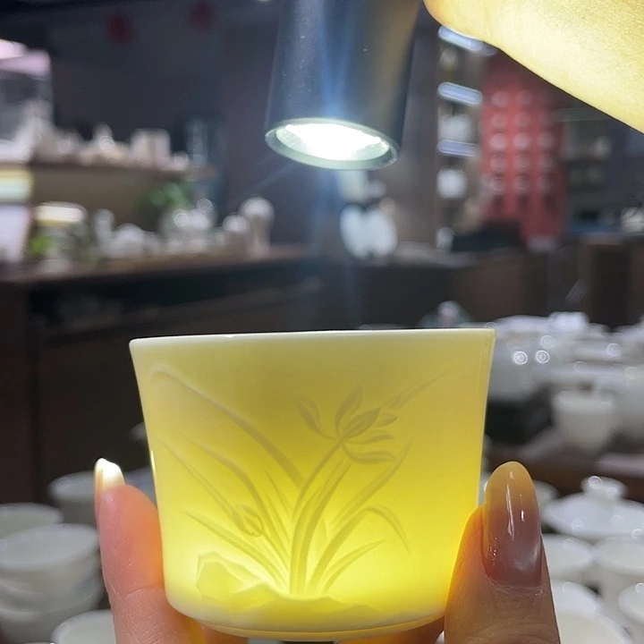 大宋定瓷兰花杯微瑕款