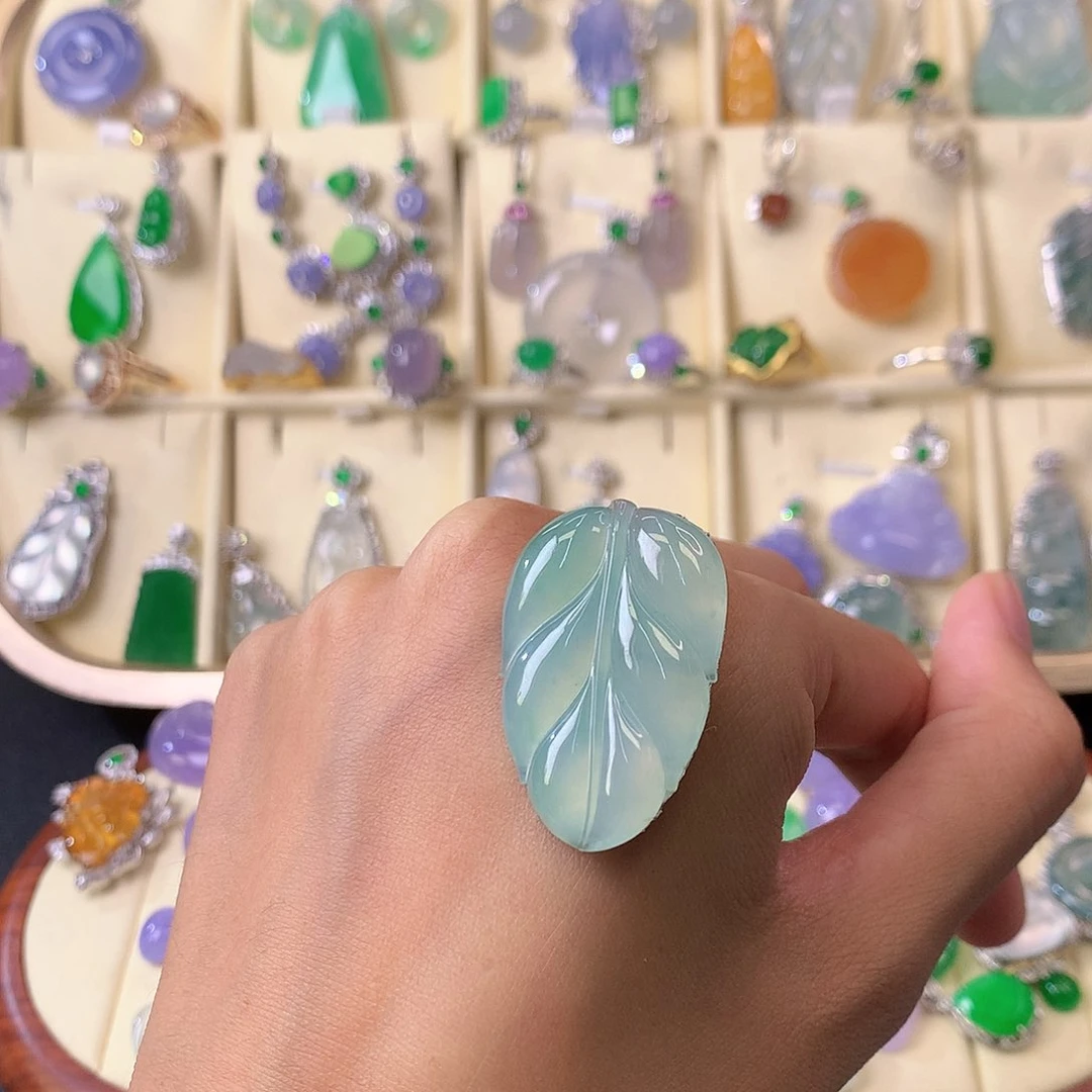 翡翠颈饰未镶嵌吊坠