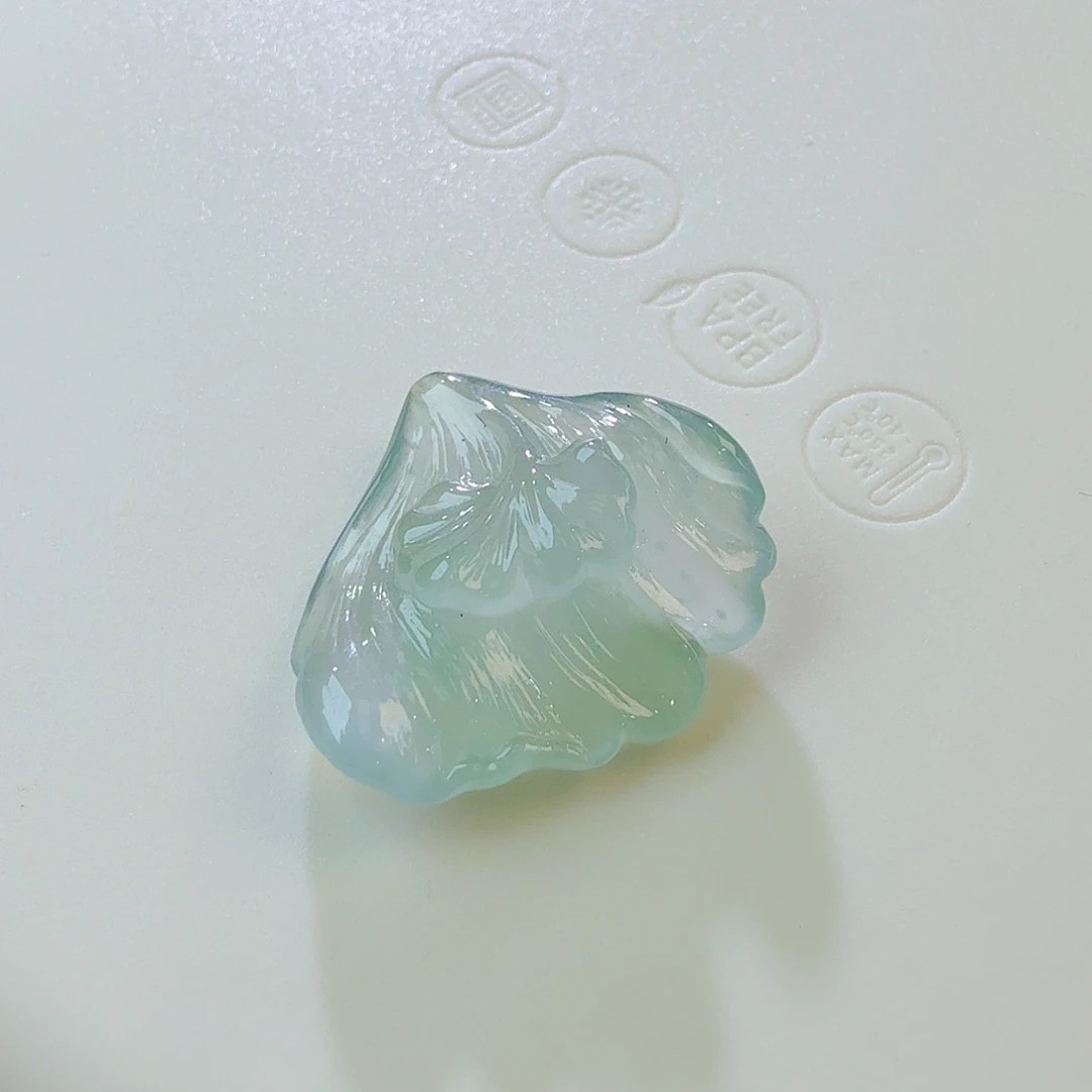 翡翠未镶嵌颈饰叶子裸石