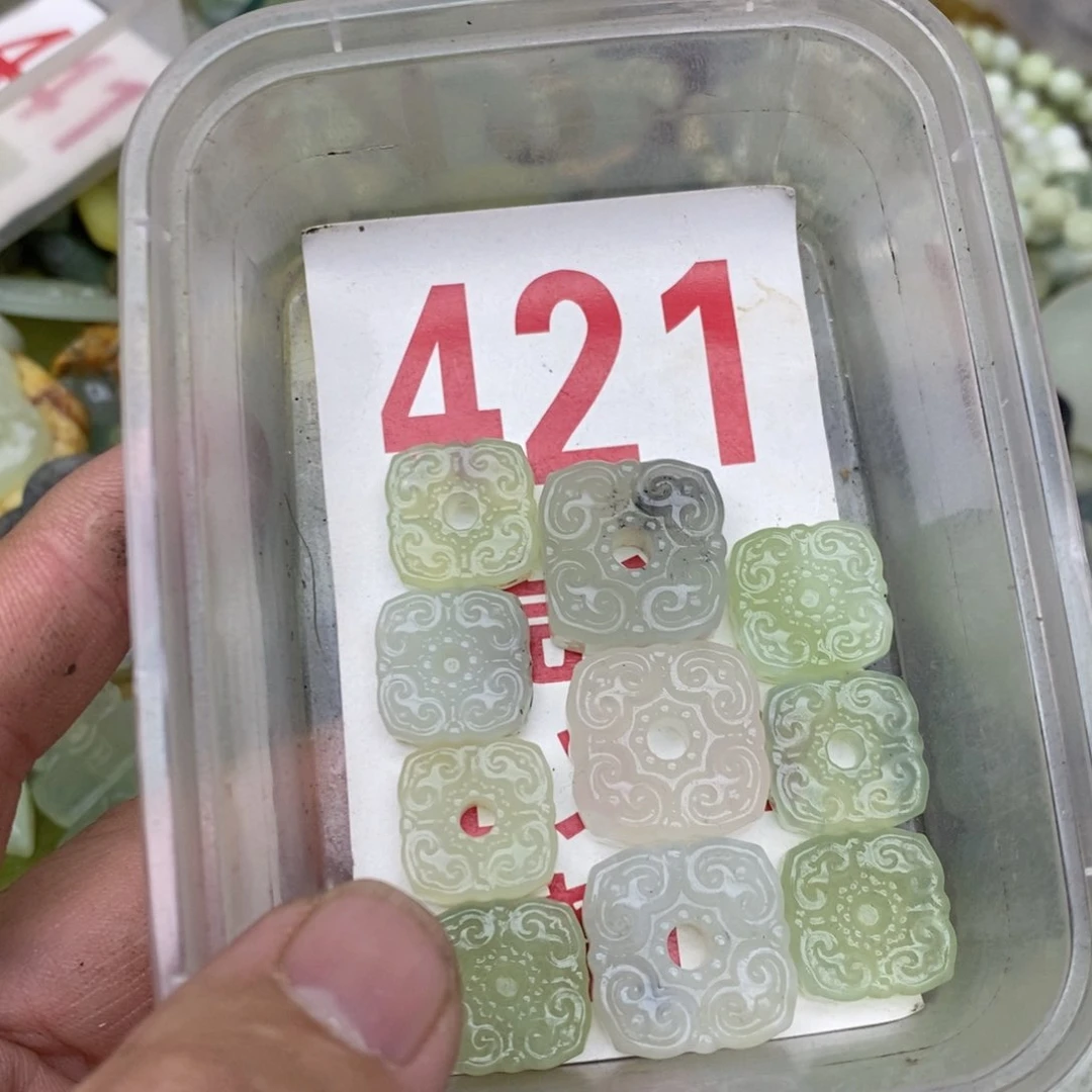蛇纹石玉未镶嵌挂坠