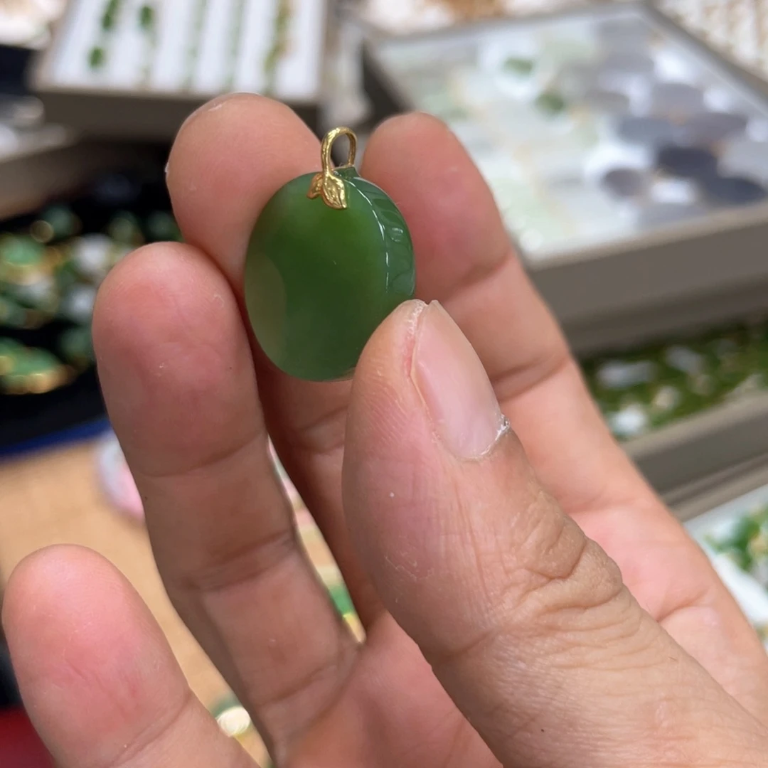 颈饰18K金镶嵌和田玉