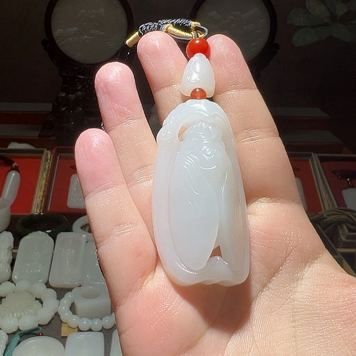 陈***子和田玉未镶嵌颈饰