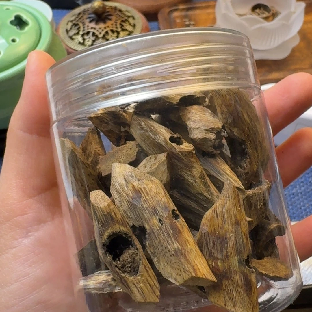 树脂制品乌身块料打包