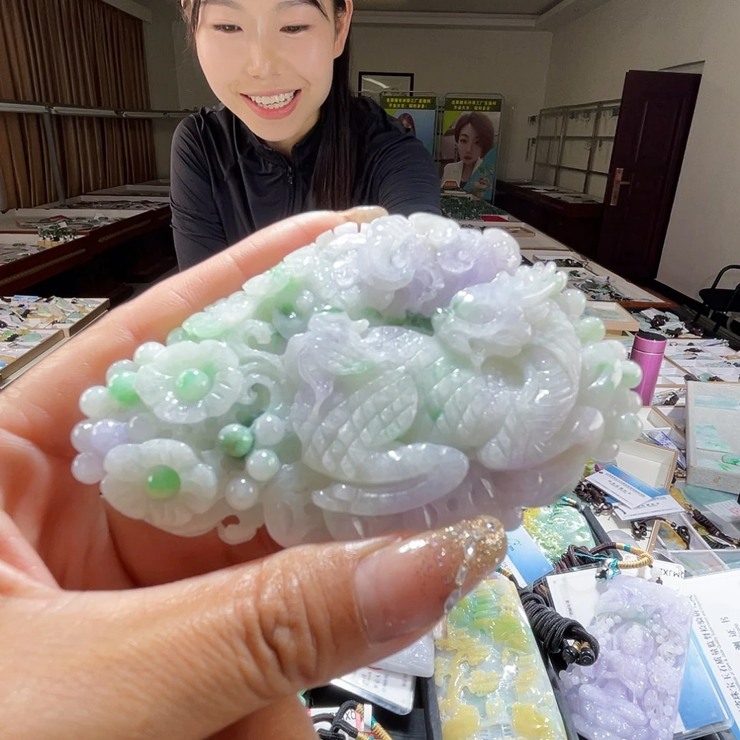 翡翠未镶嵌颈饰一