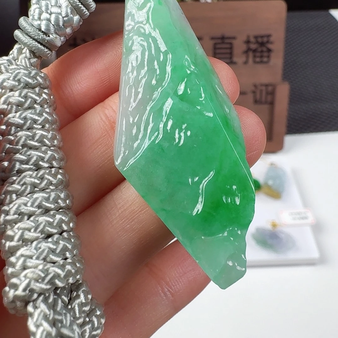 翡翠未镶嵌颈饰11