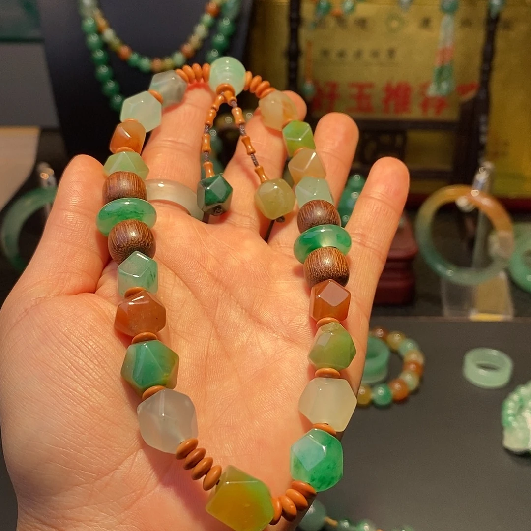 ****]石英质玉未镶嵌串