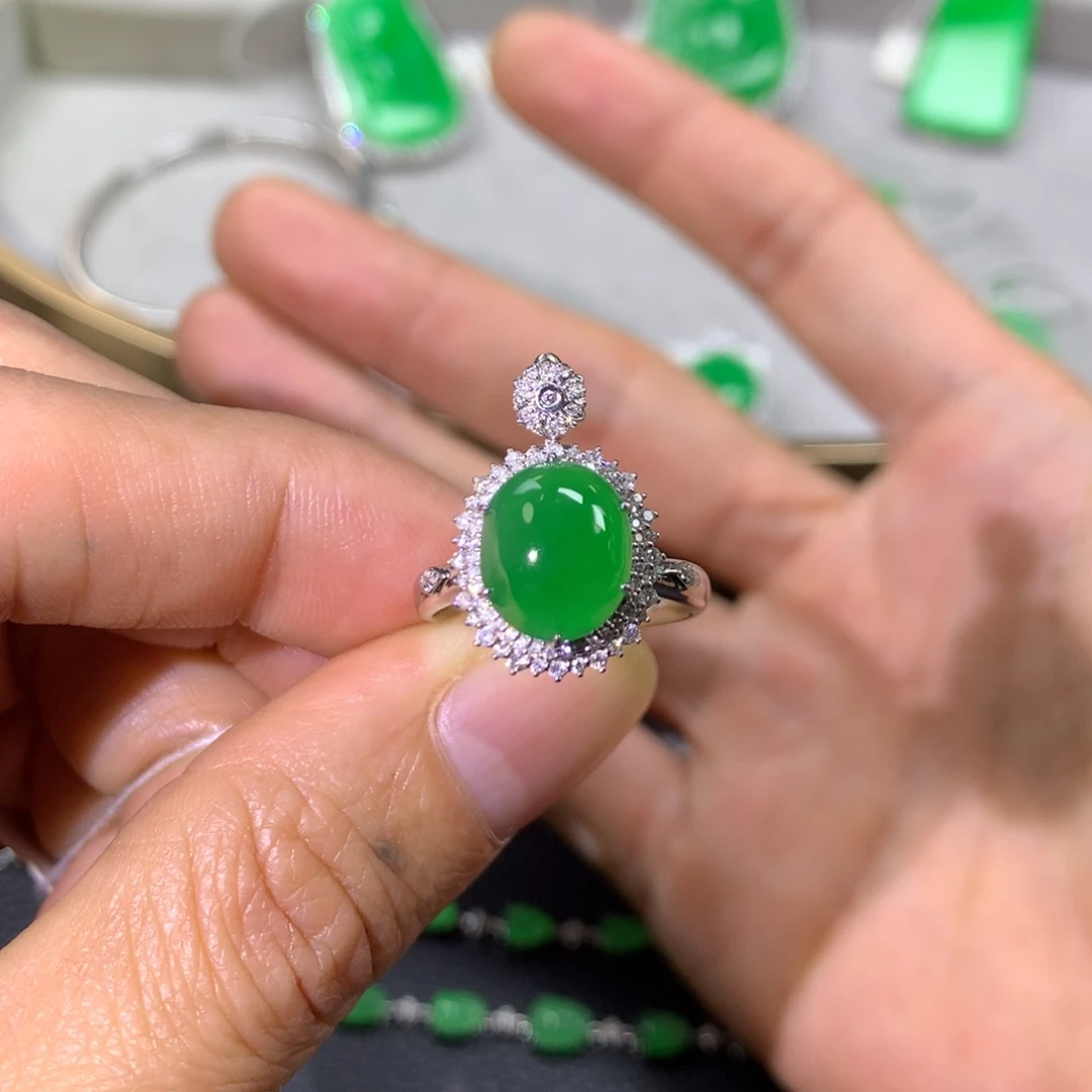 翡翠戒指18K金镶嵌翡翠