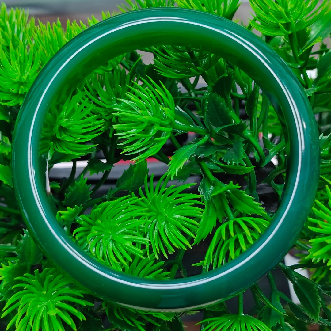 菠菜绿玉石玛瑙手镯（圈口测量勿拍）