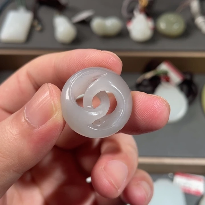 和田玉（糖玉）未镶嵌挂件