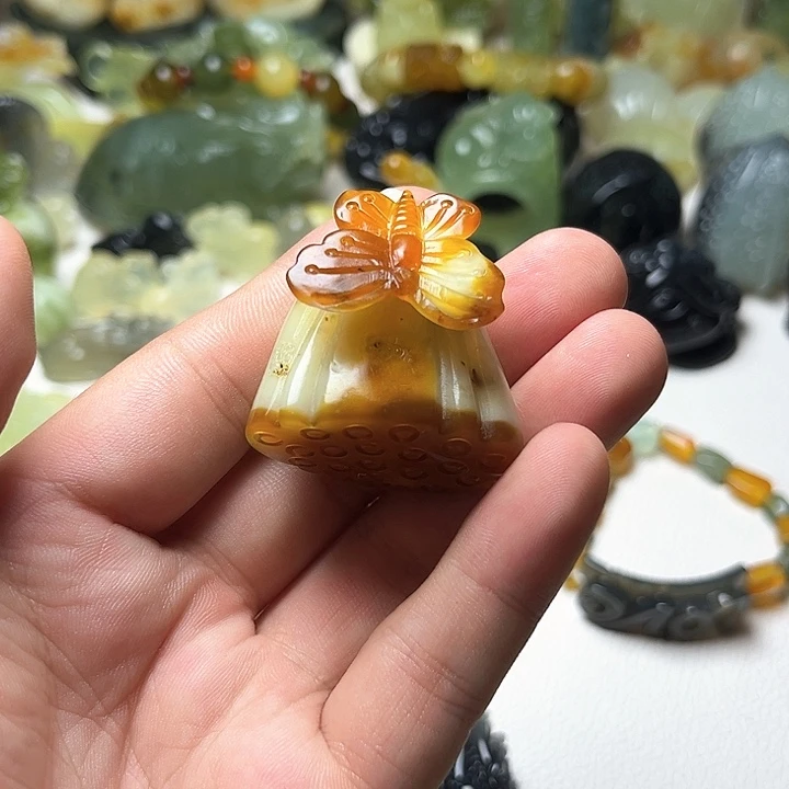 未镶嵌蛇纹石玉颈饰不*海