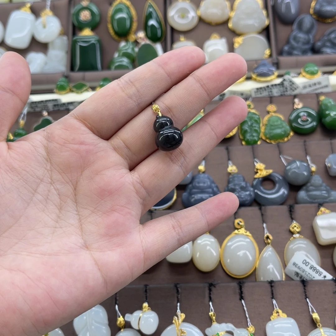 和田玉18K金镶嵌吊坠(赠链)