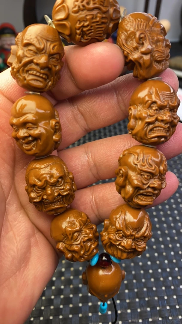 2.2山鬼十八罗汉雕刻手串黄金树上黄金核不是橄榄核是黄金核手串